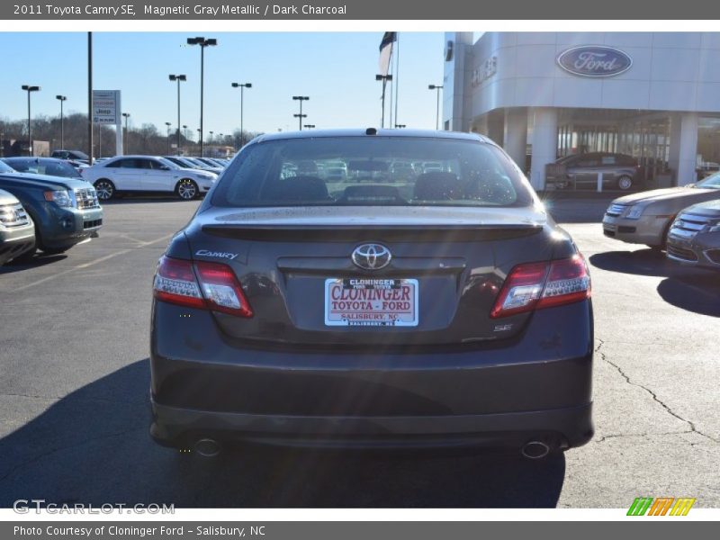 Magnetic Gray Metallic / Dark Charcoal 2011 Toyota Camry SE