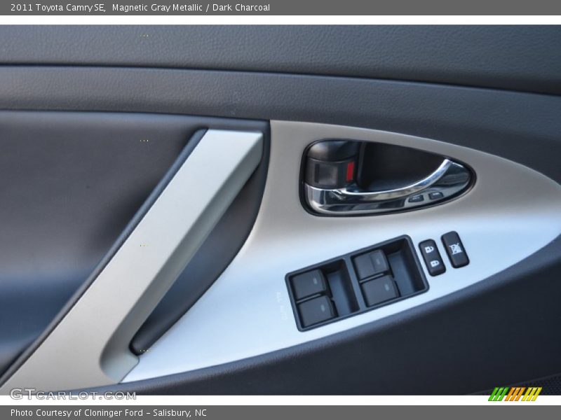 Magnetic Gray Metallic / Dark Charcoal 2011 Toyota Camry SE