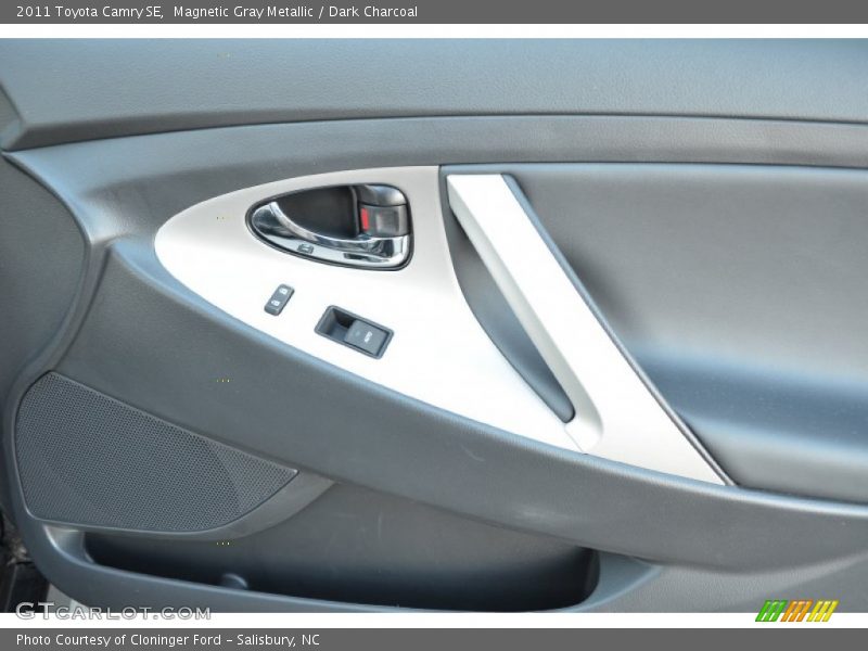 Magnetic Gray Metallic / Dark Charcoal 2011 Toyota Camry SE