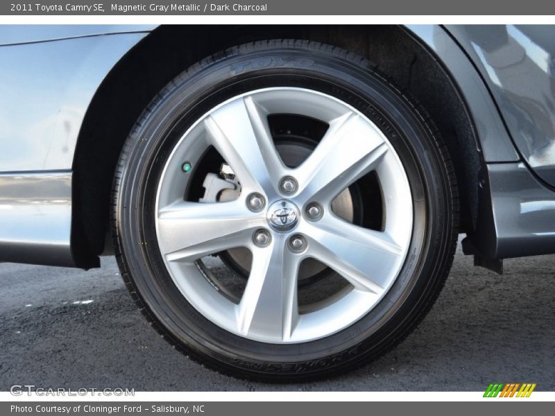 Magnetic Gray Metallic / Dark Charcoal 2011 Toyota Camry SE