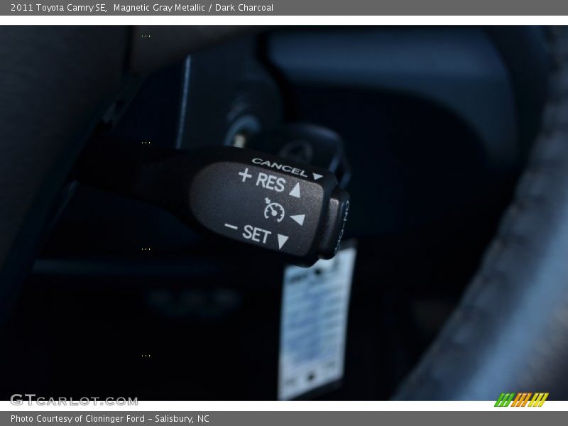 Magnetic Gray Metallic / Dark Charcoal 2011 Toyota Camry SE