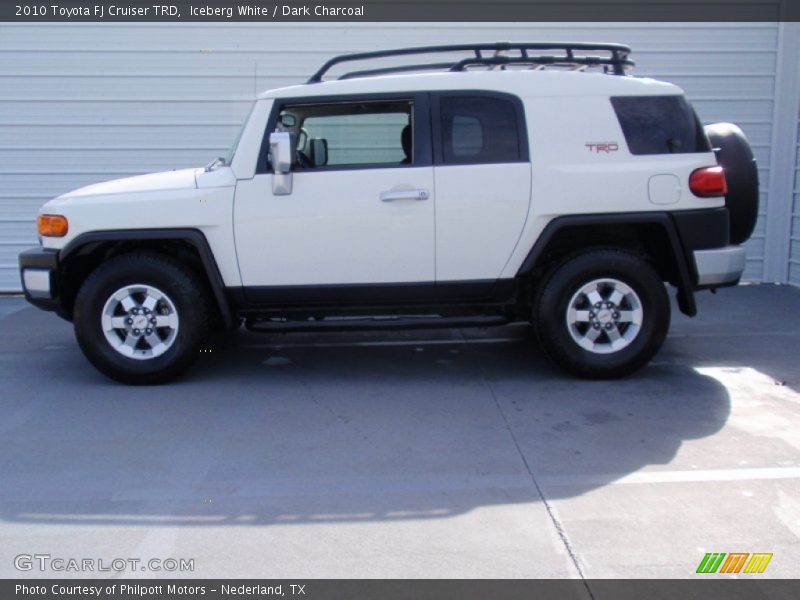 Iceberg White / Dark Charcoal 2010 Toyota FJ Cruiser TRD