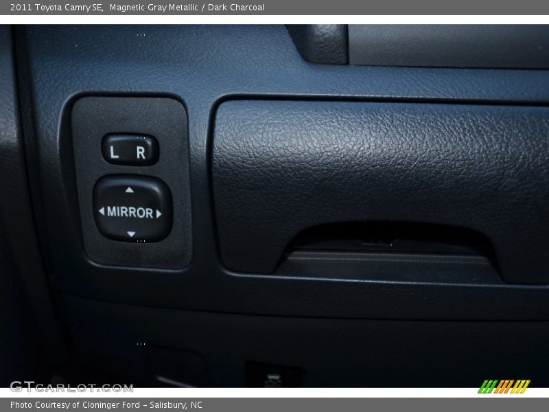 Magnetic Gray Metallic / Dark Charcoal 2011 Toyota Camry SE
