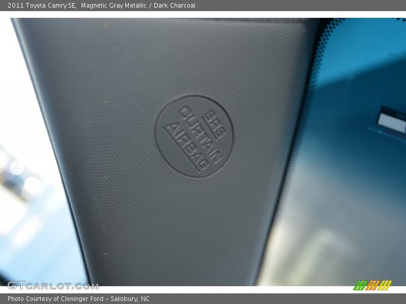 Magnetic Gray Metallic / Dark Charcoal 2011 Toyota Camry SE