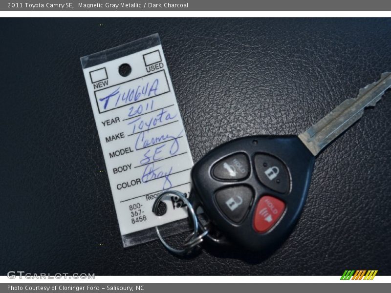 Magnetic Gray Metallic / Dark Charcoal 2011 Toyota Camry SE