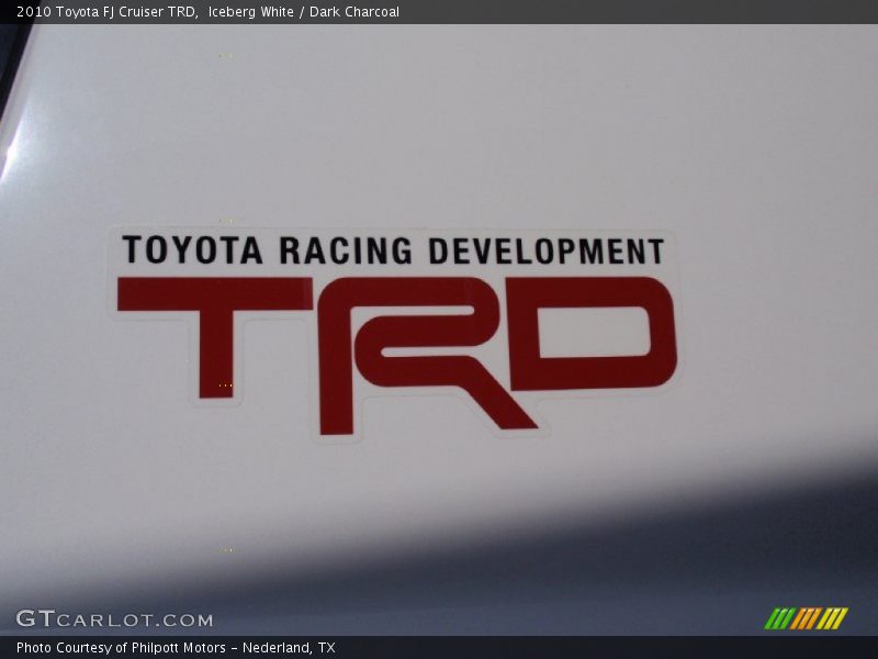 Iceberg White / Dark Charcoal 2010 Toyota FJ Cruiser TRD