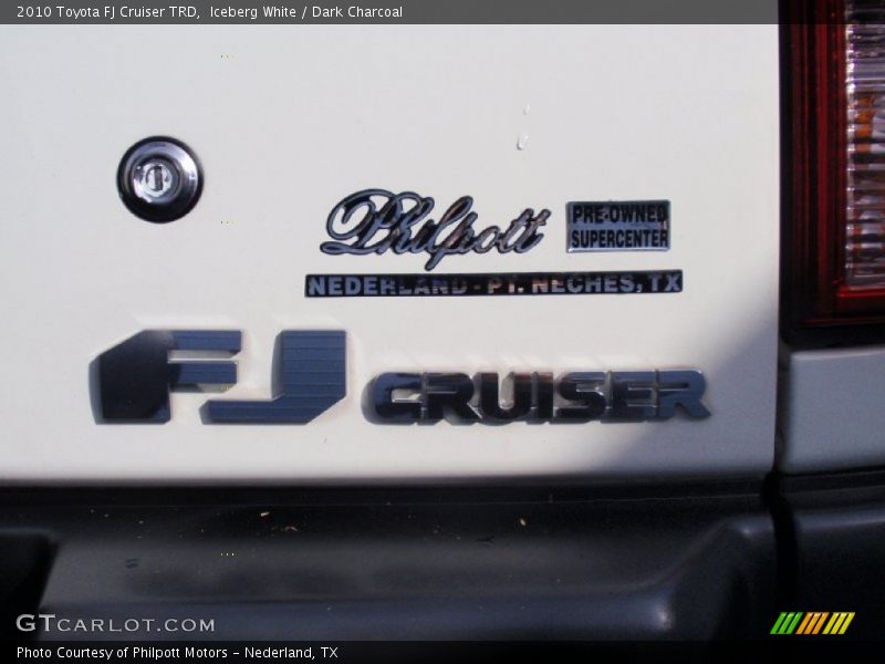 Iceberg White / Dark Charcoal 2010 Toyota FJ Cruiser TRD
