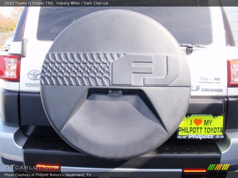 Iceberg White / Dark Charcoal 2010 Toyota FJ Cruiser TRD