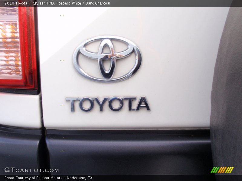 Iceberg White / Dark Charcoal 2010 Toyota FJ Cruiser TRD