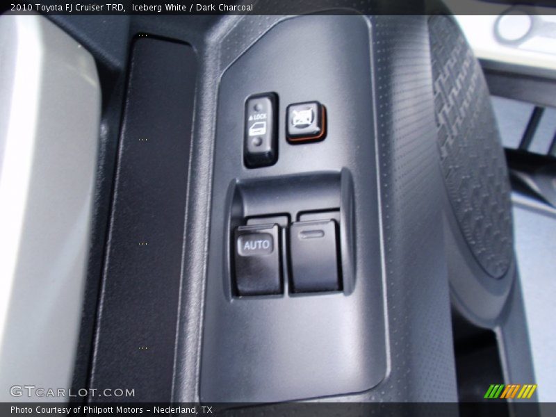Iceberg White / Dark Charcoal 2010 Toyota FJ Cruiser TRD