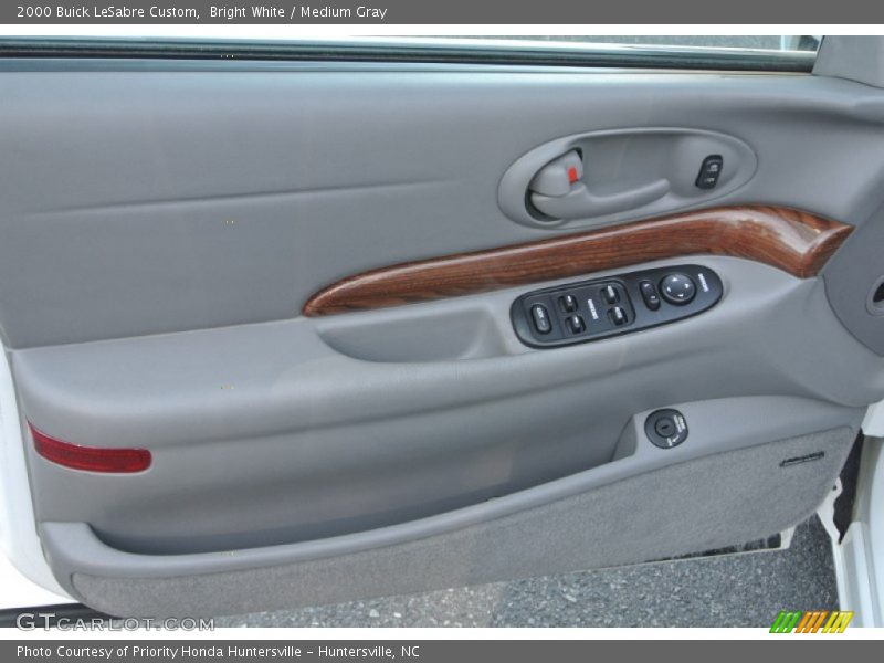 Bright White / Medium Gray 2000 Buick LeSabre Custom