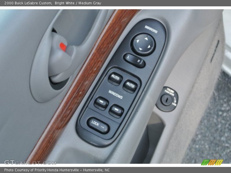 Bright White / Medium Gray 2000 Buick LeSabre Custom
