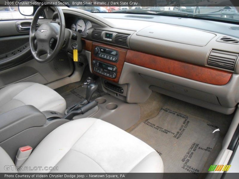 Dashboard of 2006 Sebring Limited Sedan