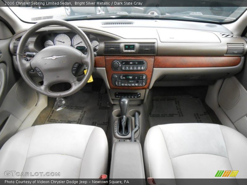 Dashboard of 2006 Sebring Limited Sedan
