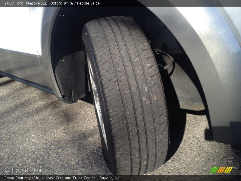 Oxford White / Pebble Beige 2007 Ford Freestyle SEL