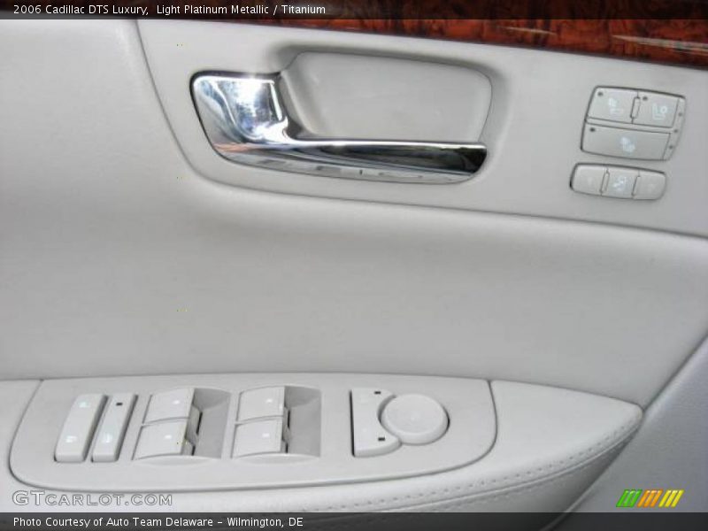 Light Platinum Metallic / Titanium 2006 Cadillac DTS Luxury