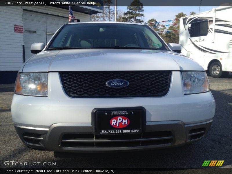 Oxford White / Pebble Beige 2007 Ford Freestyle SEL