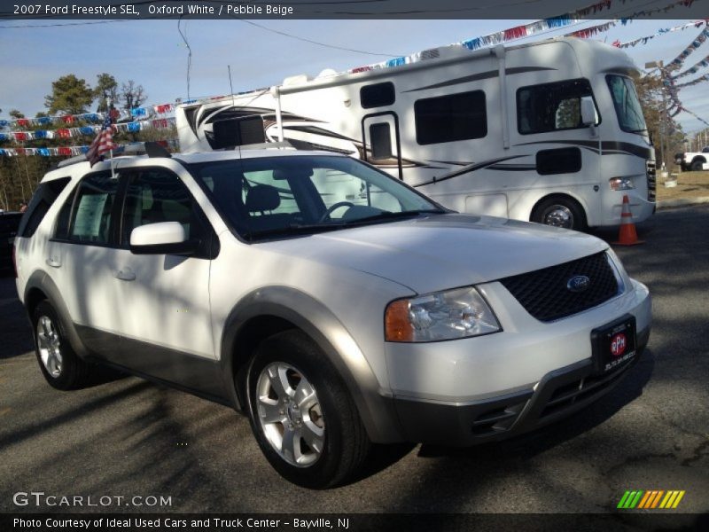 Oxford White / Pebble Beige 2007 Ford Freestyle SEL