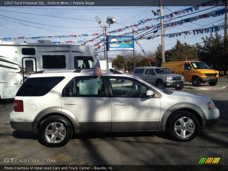Oxford White / Pebble Beige 2007 Ford Freestyle SEL