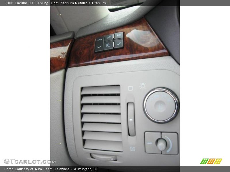 Light Platinum Metallic / Titanium 2006 Cadillac DTS Luxury