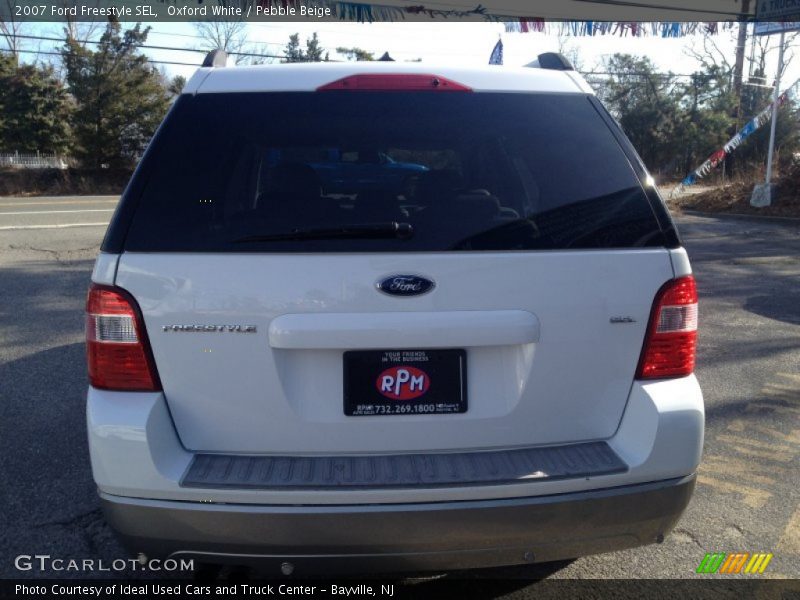 Oxford White / Pebble Beige 2007 Ford Freestyle SEL