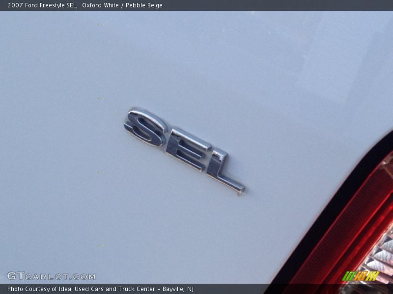 Oxford White / Pebble Beige 2007 Ford Freestyle SEL