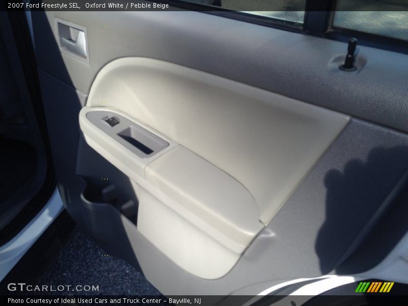 Oxford White / Pebble Beige 2007 Ford Freestyle SEL