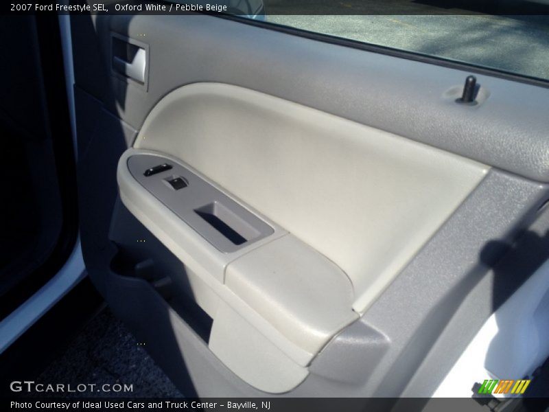 Oxford White / Pebble Beige 2007 Ford Freestyle SEL