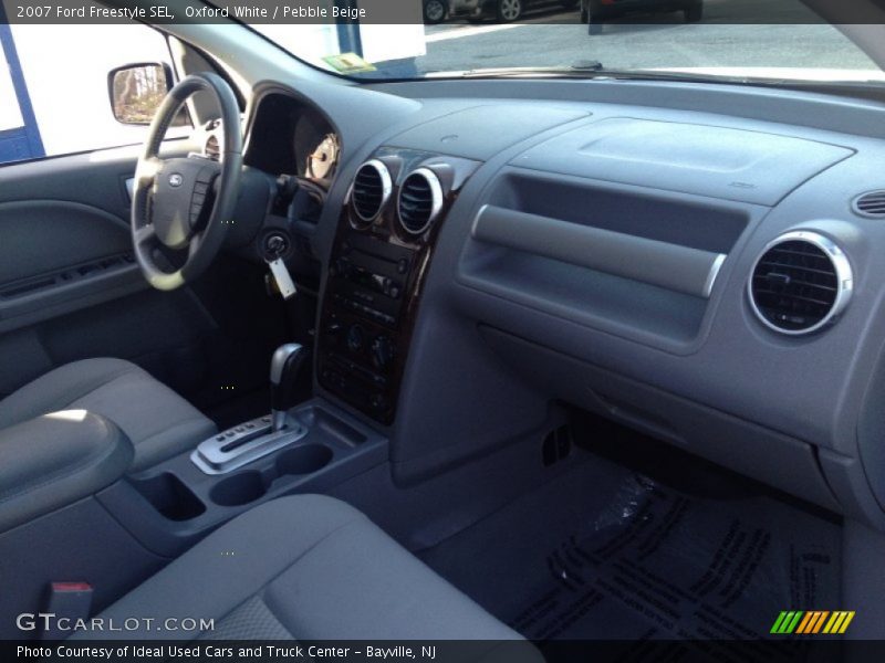 Oxford White / Pebble Beige 2007 Ford Freestyle SEL