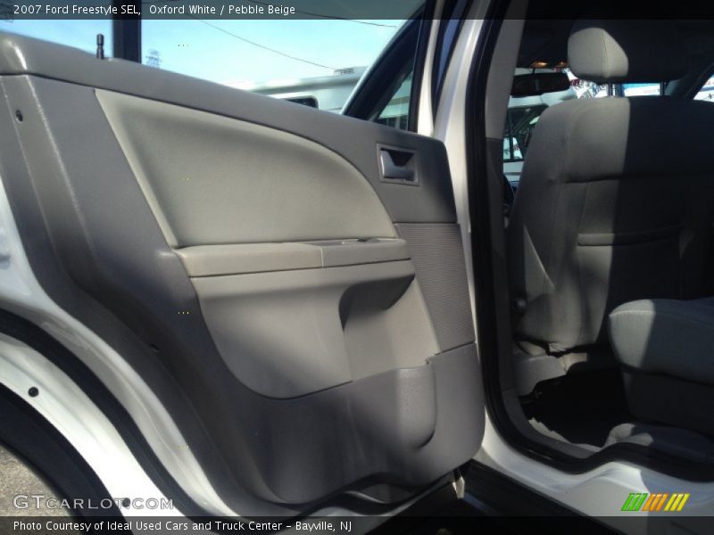 Oxford White / Pebble Beige 2007 Ford Freestyle SEL