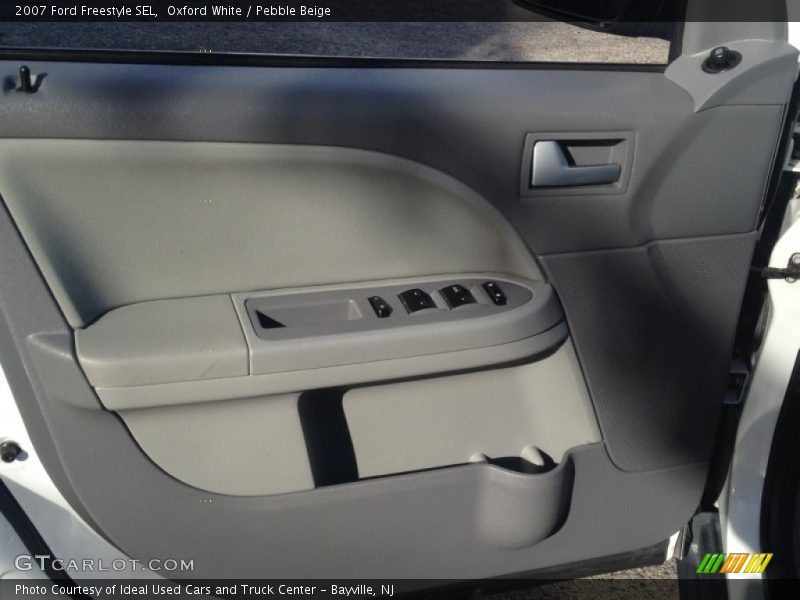 Oxford White / Pebble Beige 2007 Ford Freestyle SEL