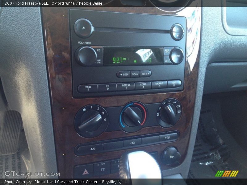 Oxford White / Pebble Beige 2007 Ford Freestyle SEL