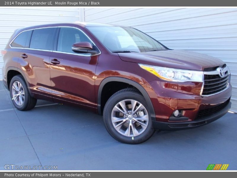 Front 3/4 View of 2014 Highlander LE