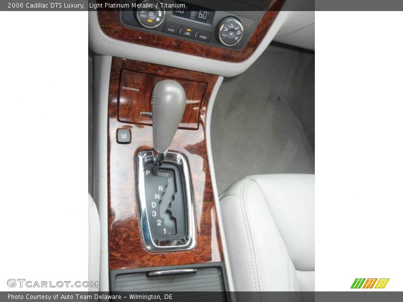 Light Platinum Metallic / Titanium 2006 Cadillac DTS Luxury