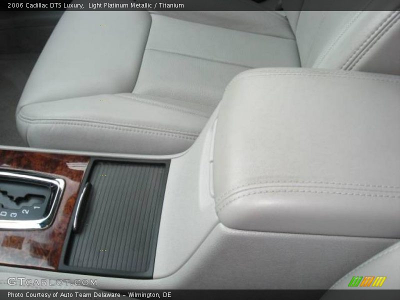 Light Platinum Metallic / Titanium 2006 Cadillac DTS Luxury