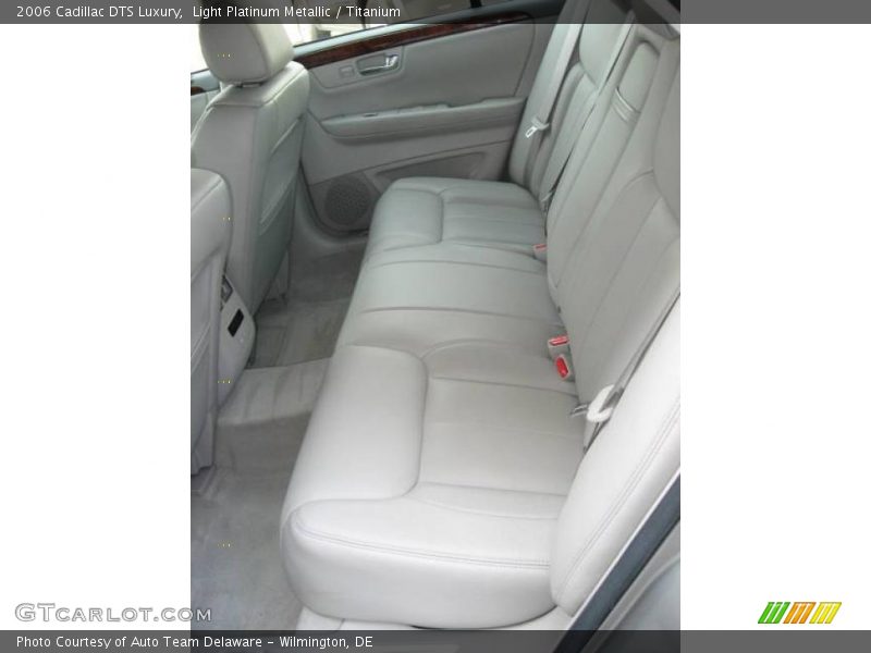 Light Platinum Metallic / Titanium 2006 Cadillac DTS Luxury