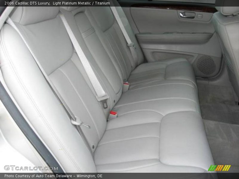 Light Platinum Metallic / Titanium 2006 Cadillac DTS Luxury
