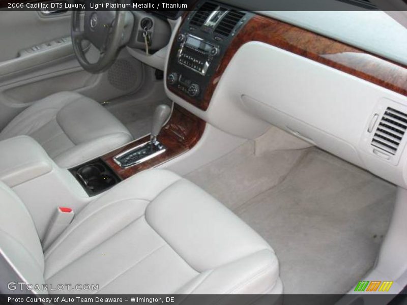 Light Platinum Metallic / Titanium 2006 Cadillac DTS Luxury
