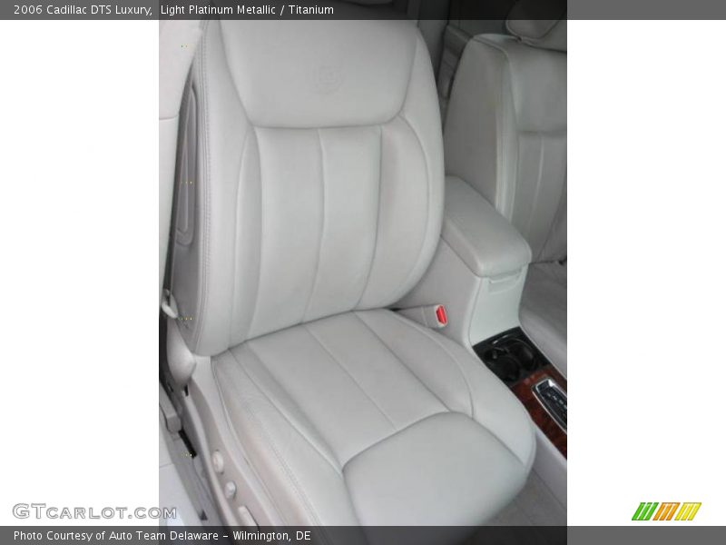 Light Platinum Metallic / Titanium 2006 Cadillac DTS Luxury