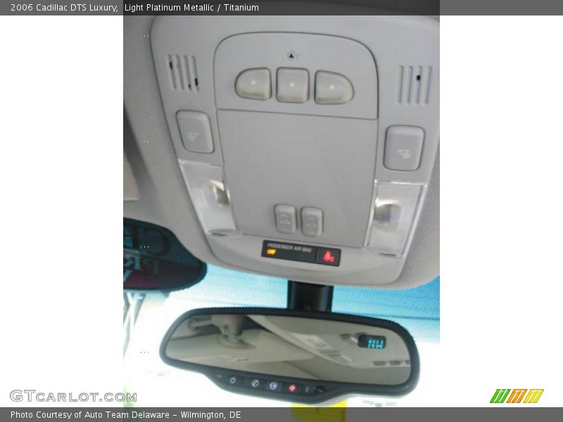 Light Platinum Metallic / Titanium 2006 Cadillac DTS Luxury