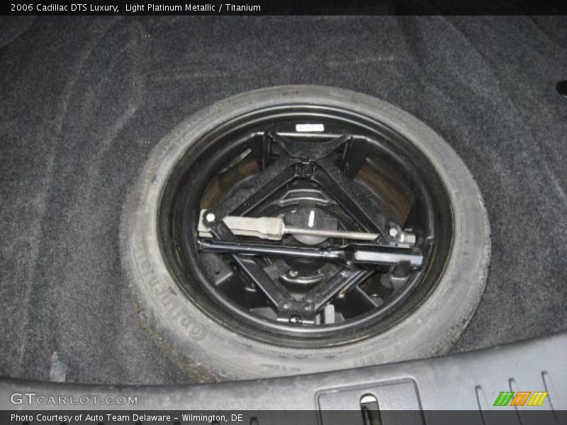 Light Platinum Metallic / Titanium 2006 Cadillac DTS Luxury
