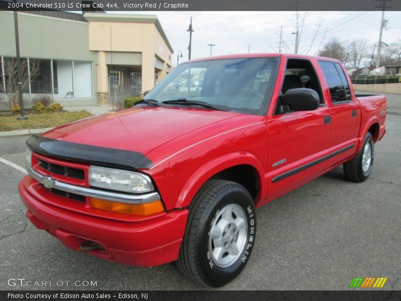 Front 3/4 View of 2004 S10 LS Crew Cab 4x4