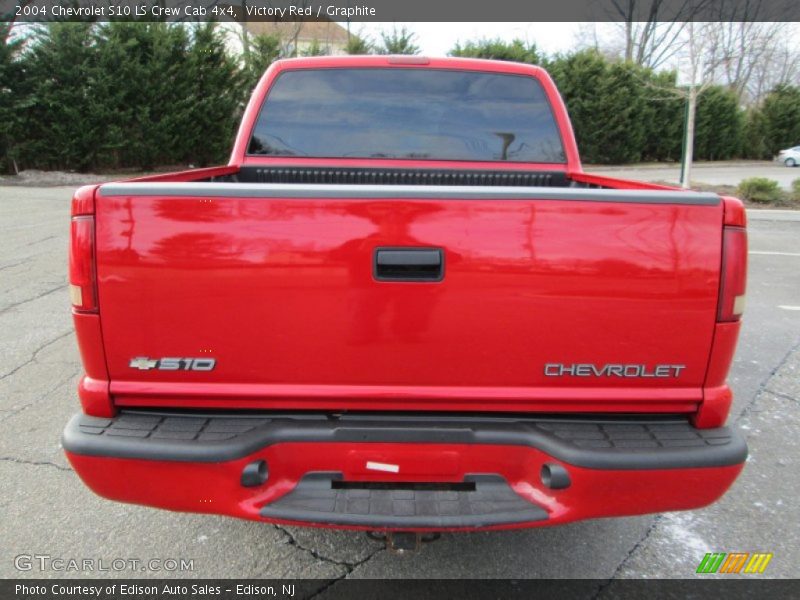 Victory Red / Graphite 2004 Chevrolet S10 LS Crew Cab 4x4