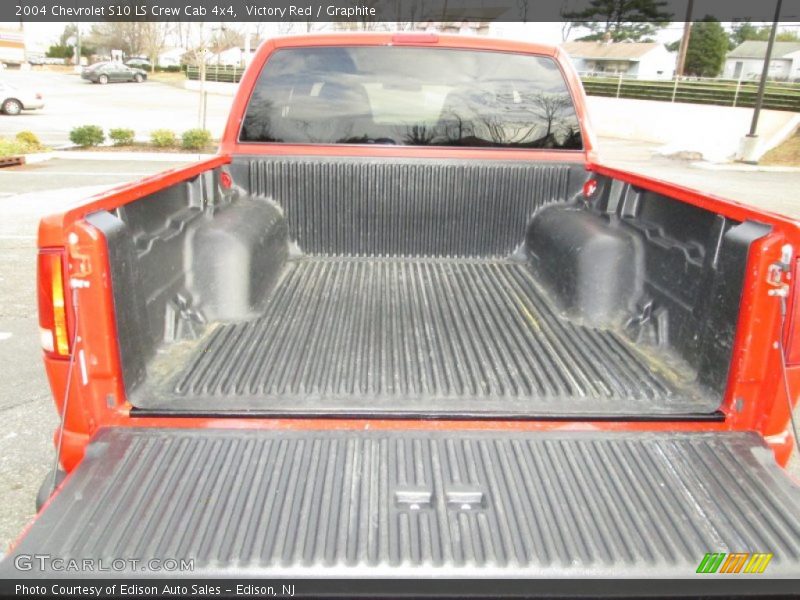 Victory Red / Graphite 2004 Chevrolet S10 LS Crew Cab 4x4