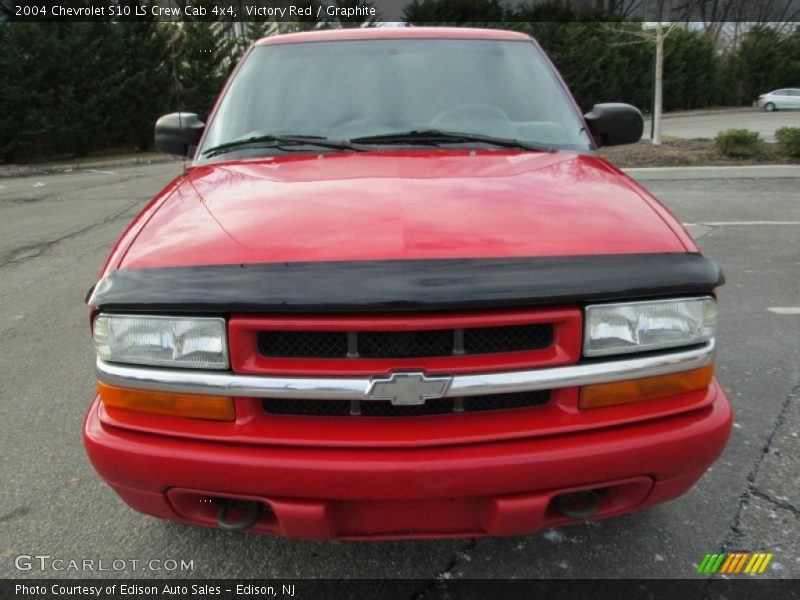 Victory Red / Graphite 2004 Chevrolet S10 LS Crew Cab 4x4