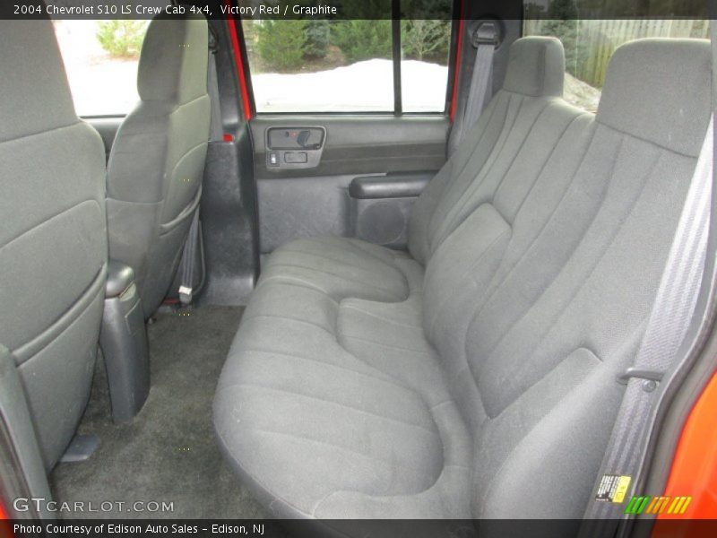 Victory Red / Graphite 2004 Chevrolet S10 LS Crew Cab 4x4