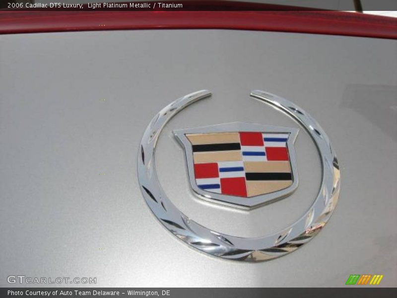 Light Platinum Metallic / Titanium 2006 Cadillac DTS Luxury