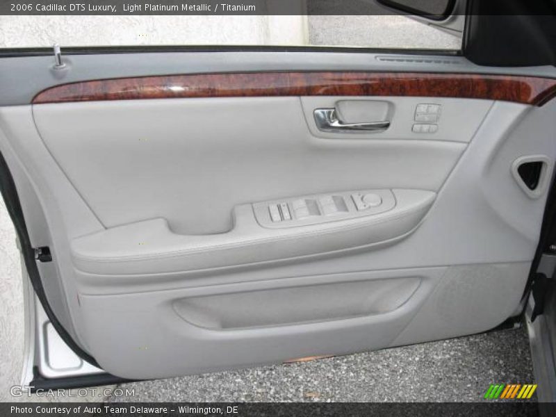 Light Platinum Metallic / Titanium 2006 Cadillac DTS Luxury
