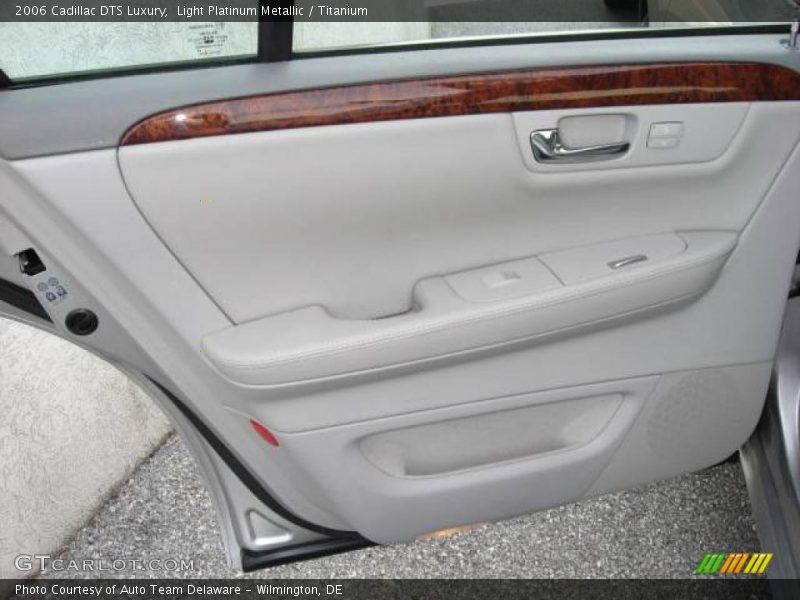 Light Platinum Metallic / Titanium 2006 Cadillac DTS Luxury