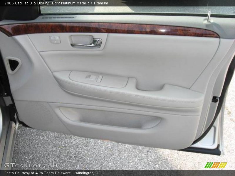 Light Platinum Metallic / Titanium 2006 Cadillac DTS Luxury